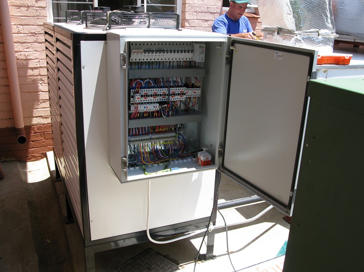 Victoria Hospital laminar flow theatre condensing unit